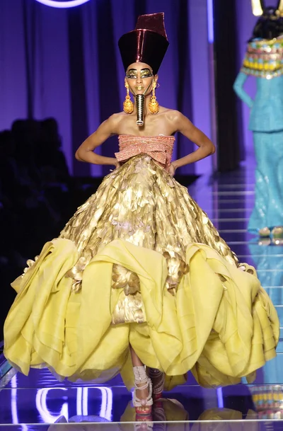 Look 10